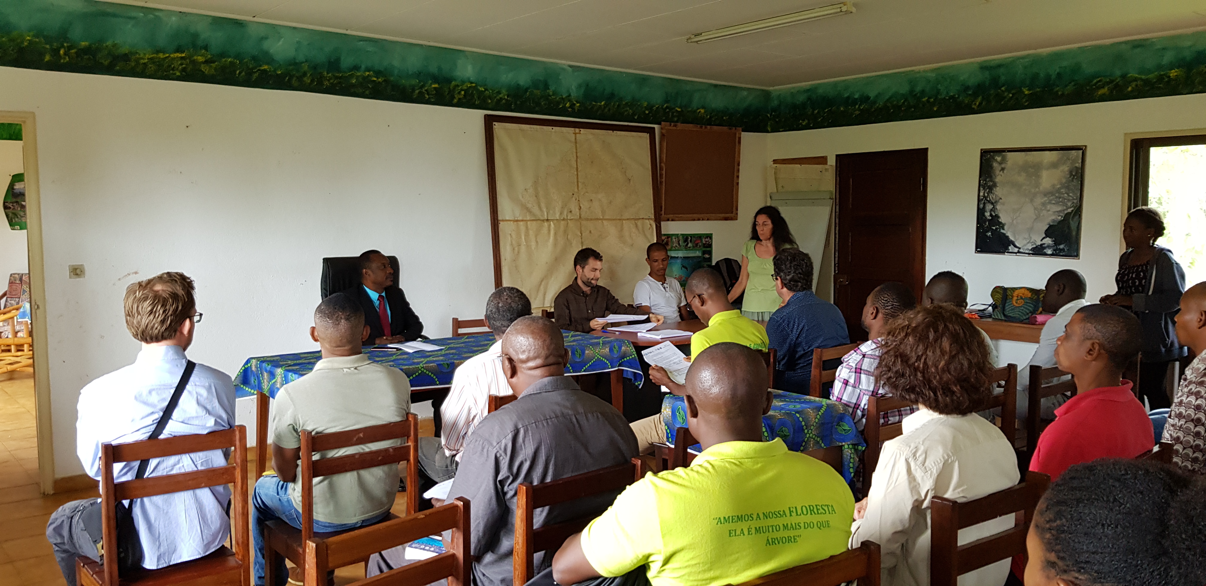 Many people attended the kick off meeting organized in collaboration with ECOFAC which was officially introduced by Francisco Ramos, Minister of Agriculture, Fisheries and Rural Development Rural, and João D’Alva, Director of Forests and Bodiversity